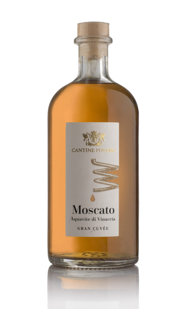Grappa di Moscato: Aromatic Italian Spirit with Honeyed Notes
